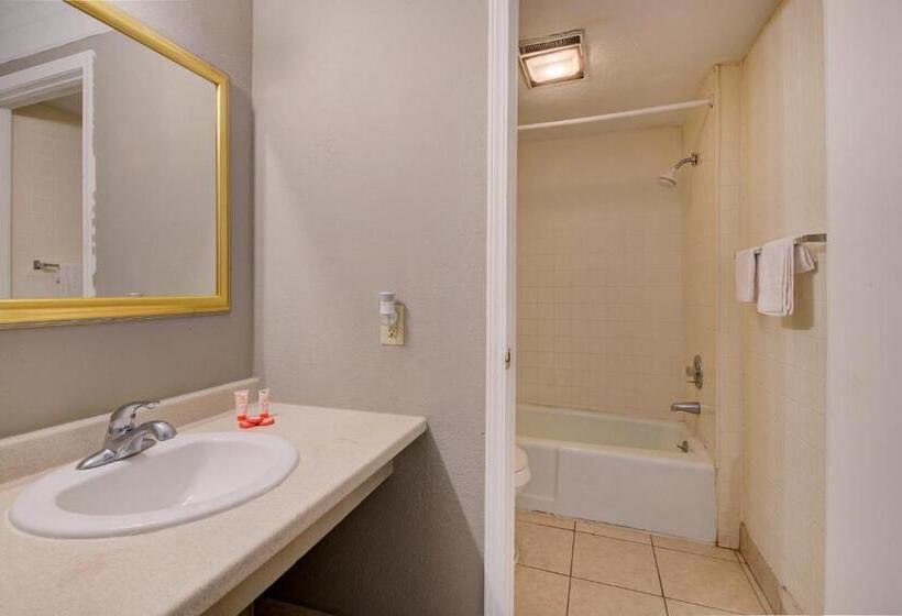 חדר סטנדרט עם מיטת קינג, OYO Douglas GA US-441