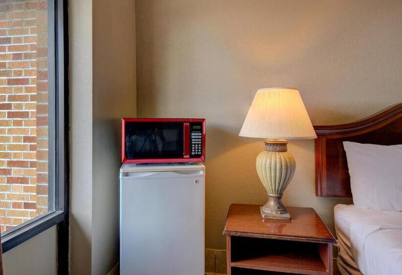 חדר דחוקס עם מיטת קינג, OYO Douglas GA US-441