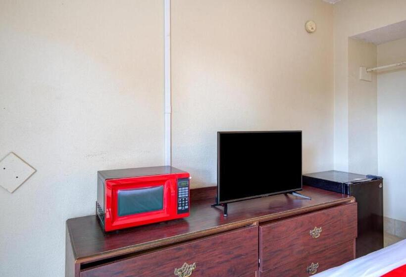 חדר דחוקס עם מיטת קינג, OYO Douglas GA US-441