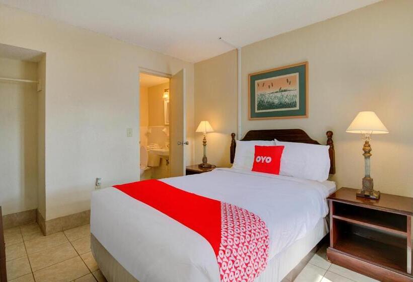 חדר דחוקס עם מיטת קינג, OYO Douglas GA US-441