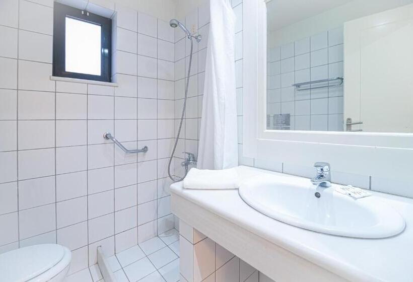 이코노미 룸, Anna Maria Village