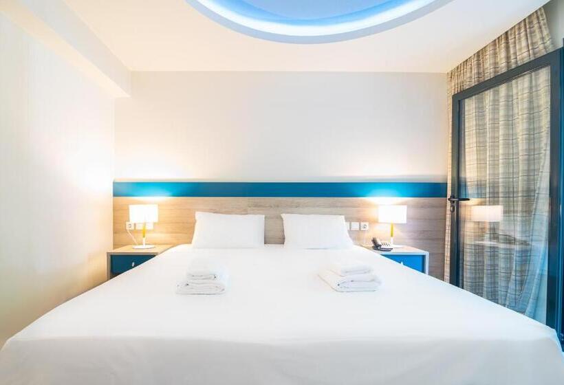 이코노미 룸, Anna Maria Village