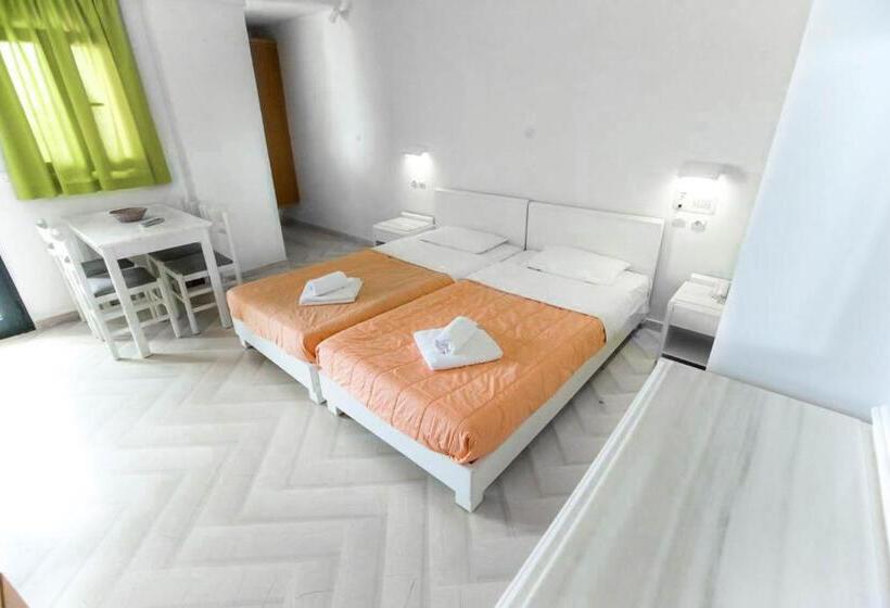 이코노미 룸, Anna Maria Village