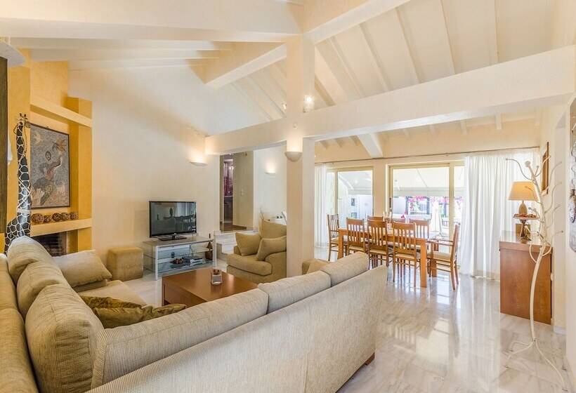 수영장이 있는 3베드룸 빌라, Anna Maria Village