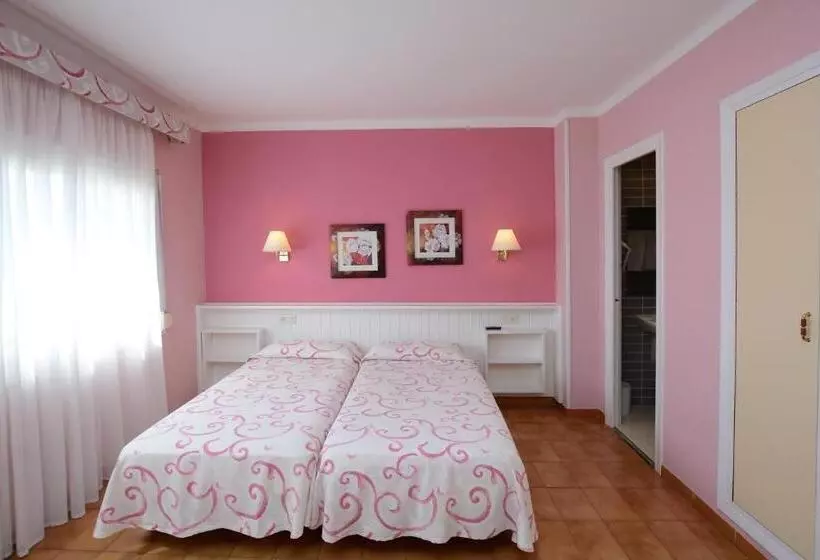 スタンダードトリプルルーム, Casa Feliu