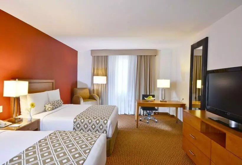 ２ダブルベッドのスタンダードルーム, Crowne Plaza Monterrey Aeropuerto, An Ihg