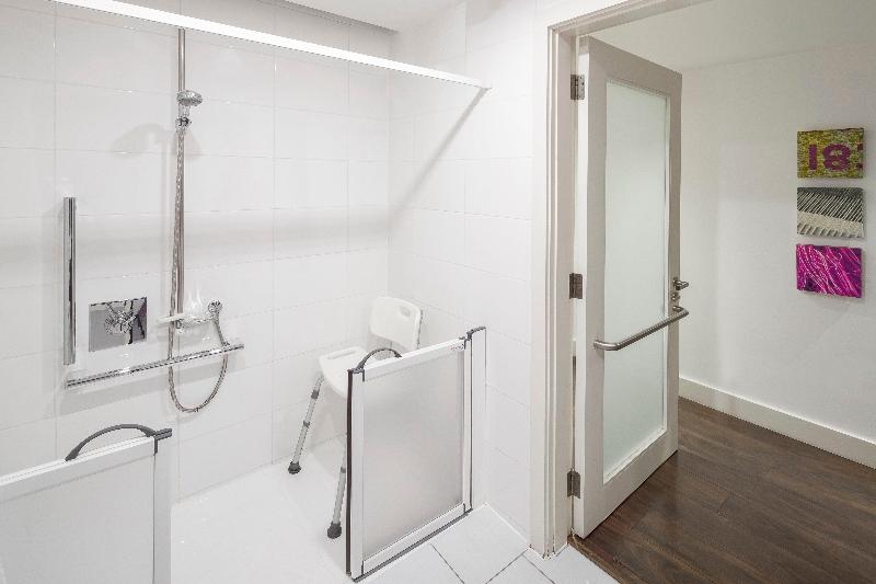 חדר סטנדרט מותאם לאדם עם מוגבלויות, Indigo Liverpool, An Ihg