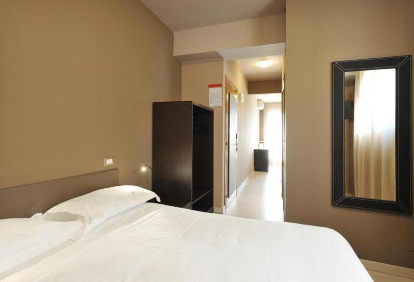 اتاق استاندارد سه نفره, M14 Hotel & Spa