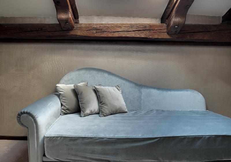 اتاق لوکس, Pouso Real