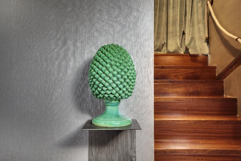 اتاق لوکس, Pouso Real