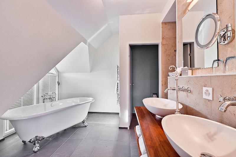 اتاق استاندارد سه نفره, Pouso Real