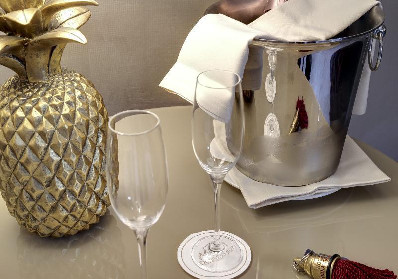 اتاق لوکس, Pouso Real