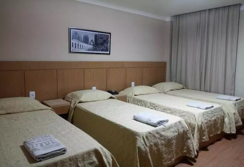 Deluxe Neljän Hengen Huone, Pouso Real