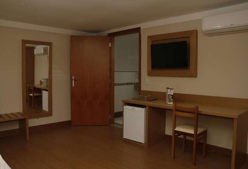 اتاق لوکس چهار تخته, Pouso Real