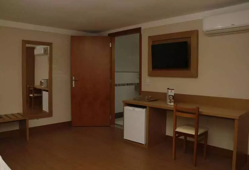 Deluxe Neljän Hengen Huone, Pouso Real