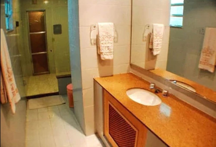 اتاق استاندارد سه نفره, Pouso Real