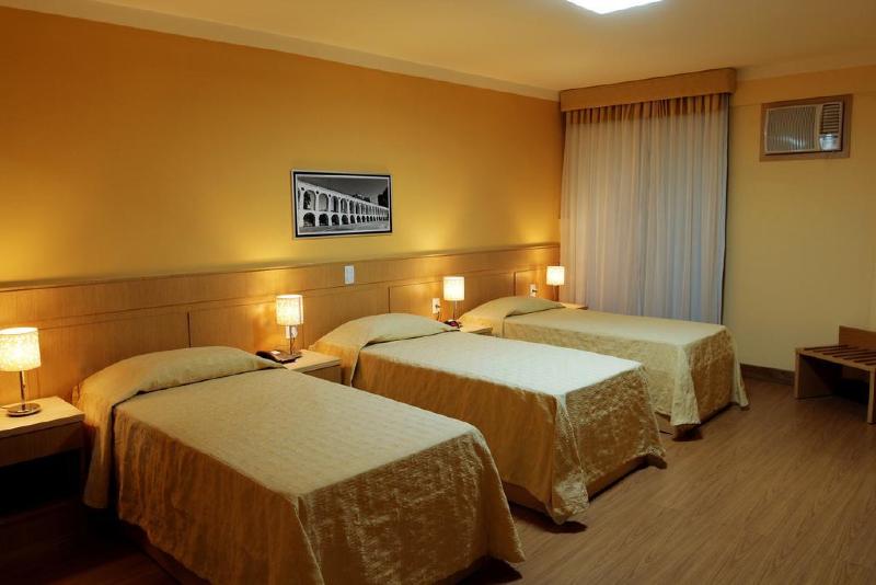 اتاق استاندارد سه نفره, Pouso Real