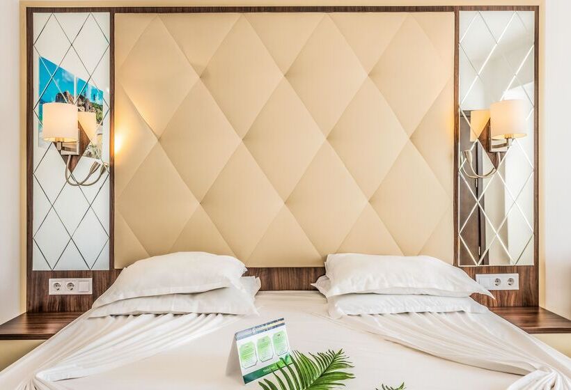 Номер Deluxe, Prestige Deluxe Hotel Aquapark Club   All Inclusive