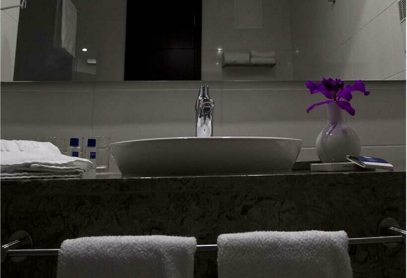 스탠다드 트리플 룸, Tequendama Hotel Medellín   Estadio