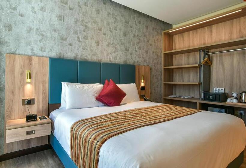 带城市景观和大床的豪华房间, Golden Tulip Zanzibar Airport Hotel & Spa