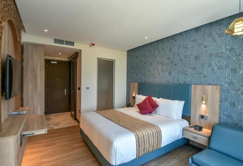 اتاق دلوکس با تخت کینگ و چشم‌انداز شهر, Golden Tulip Zanzibar Airport Hotel & Spa