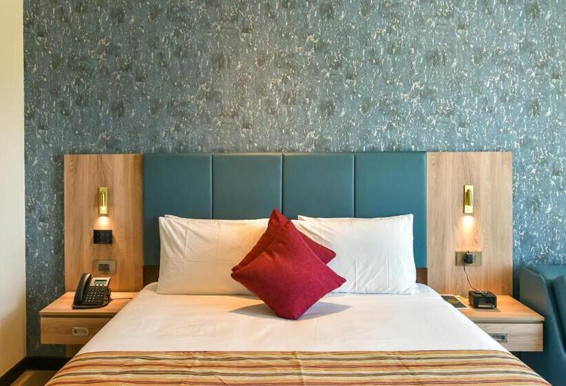 带观景和大床的豪华房间, Golden Tulip Zanzibar Airport Hotel & Spa