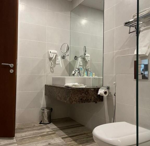 استودیوی استاندارد, Grand Tourist