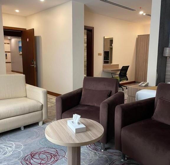 استودیوی استاندارد, Grand Tourist