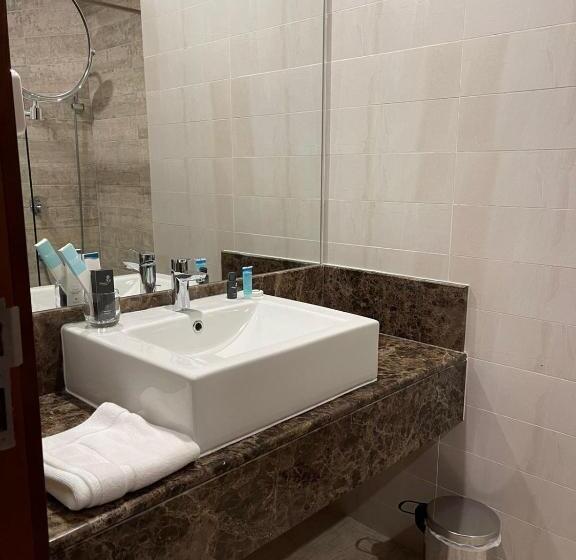 استودیوی استاندارد, Grand Tourist