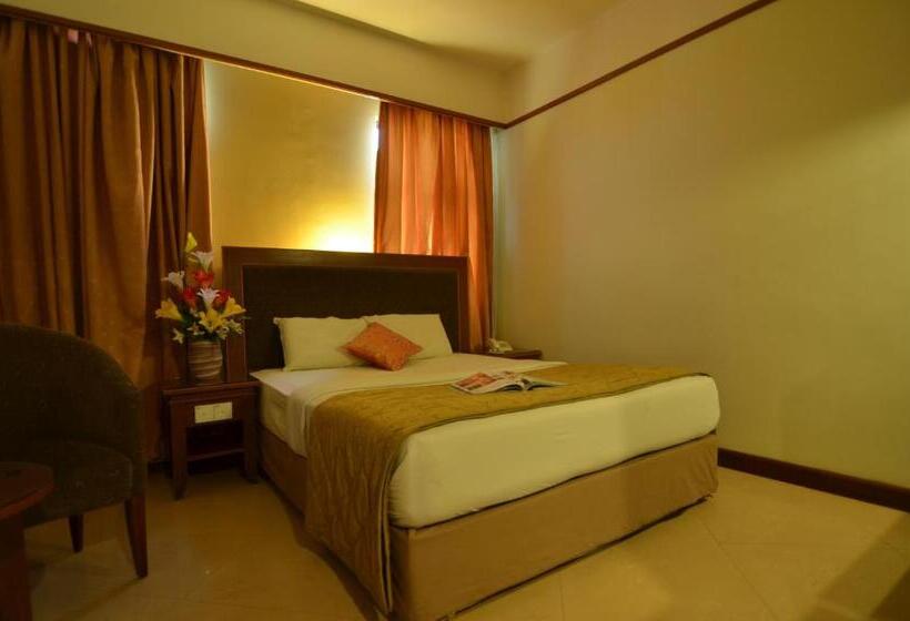 标准间, Maximillian