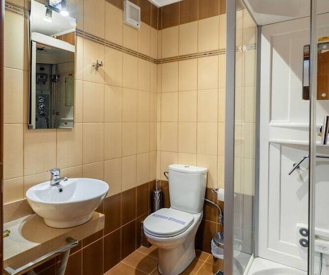 חדר משפחתי, Naiades