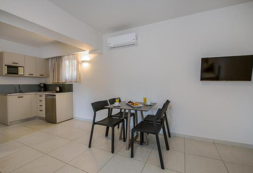 수피리어 스튜디오, Stefan Village