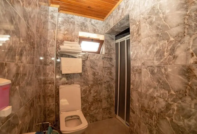 Perhehuone, Yakamoz Otel