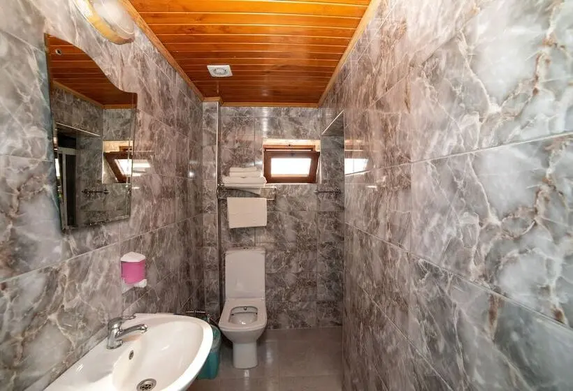 Perhehuone, Yakamoz Otel
