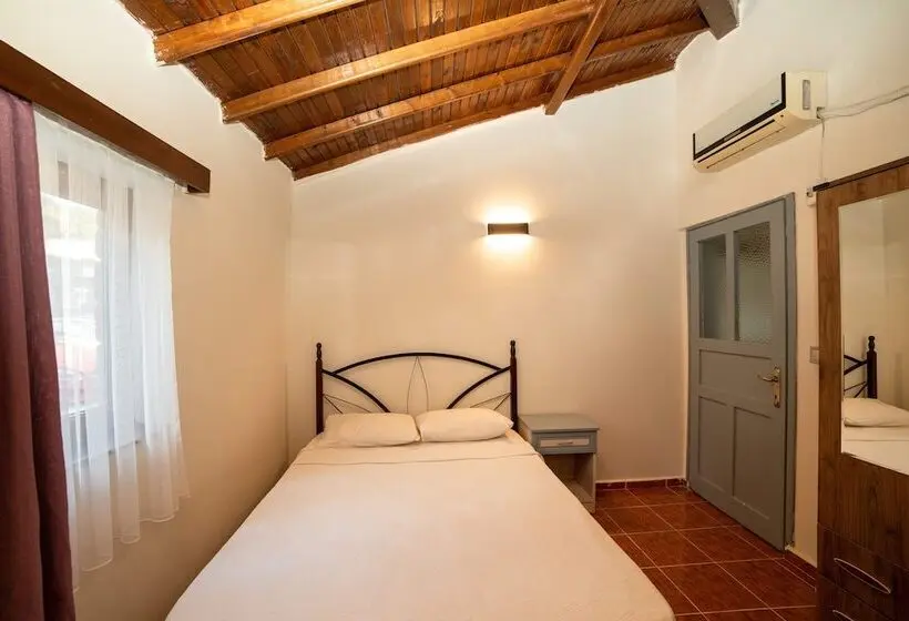 Perhehuone, Yakamoz Otel