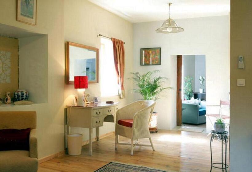 חדר סופריור לשלושה, Maison De Textile