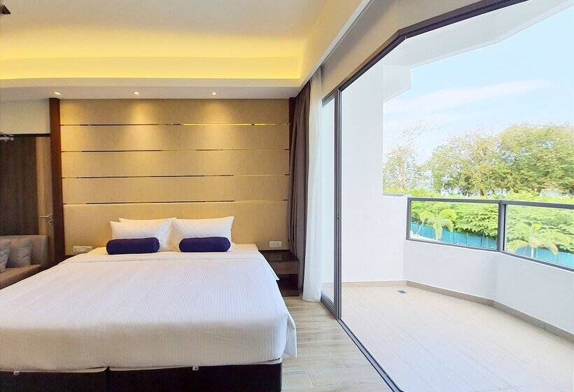 غرفة ديلوكس مطلة على المدينة, Pacific Regency Beach Resort Port Dickson