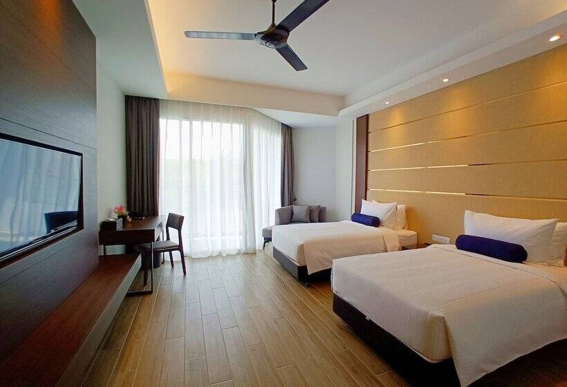 اتاق لوکس با چشمانداز دریا, Pacific Regency Beach Resort Port Dickson