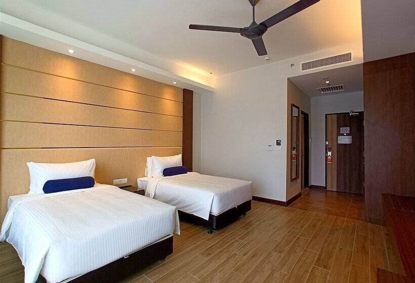 غرفة ديلوكس ذات إطلالة جانبية على البحر, Pacific Regency Beach Resort Port Dickson