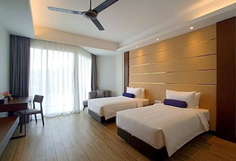 غرفة ديلوكس ذات إطلالة جانبية على البحر, Pacific Regency Beach Resort Port Dickson