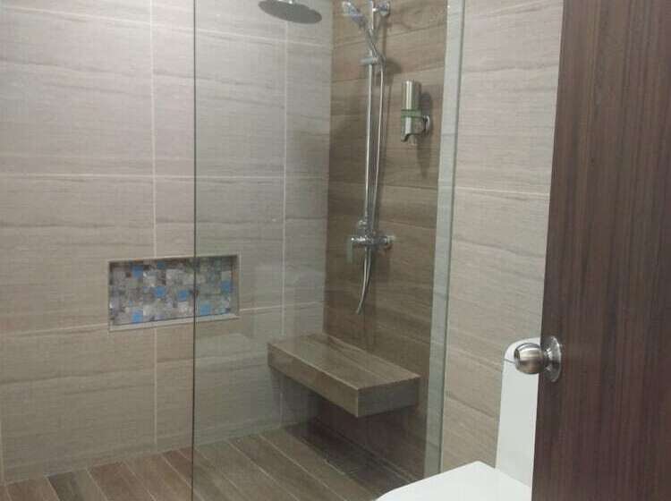 جناح عائلي, Pacific Regency Beach Resort Port Dickson