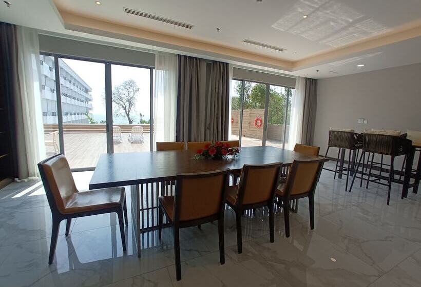 غرفة دور أخير, Pacific Regency Beach Resort Port Dickson