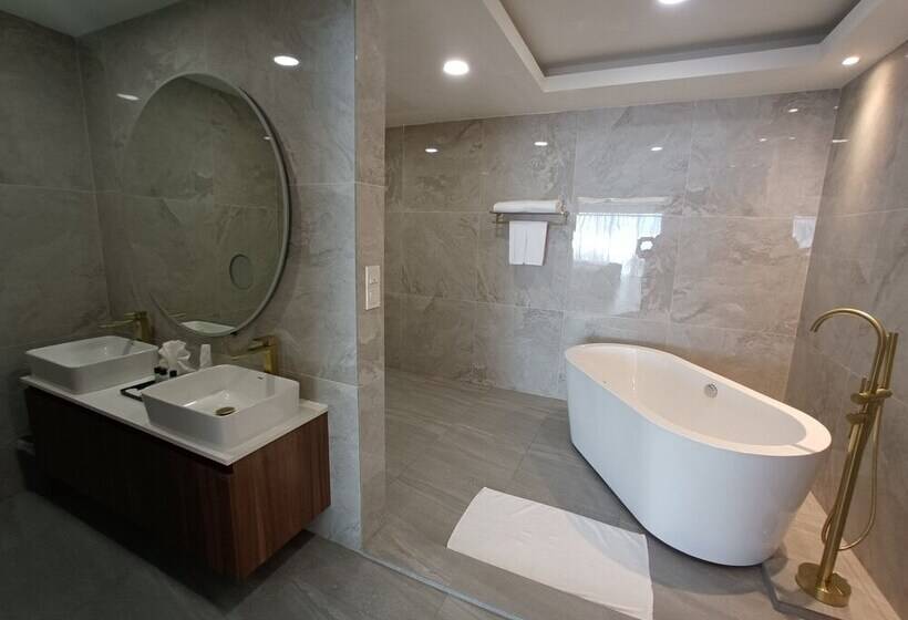 غرفة دور أخير, Pacific Regency Beach Resort Port Dickson