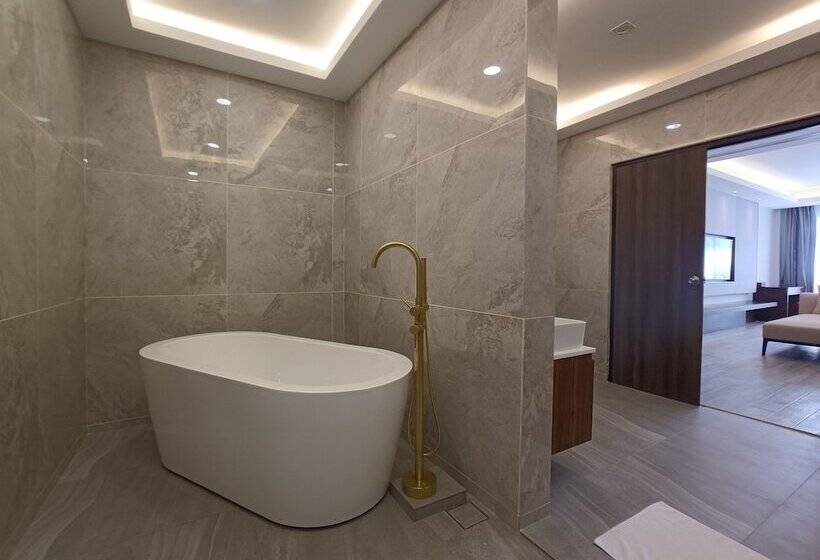 غرفة دور أخير, Pacific Regency Beach Resort Port Dickson