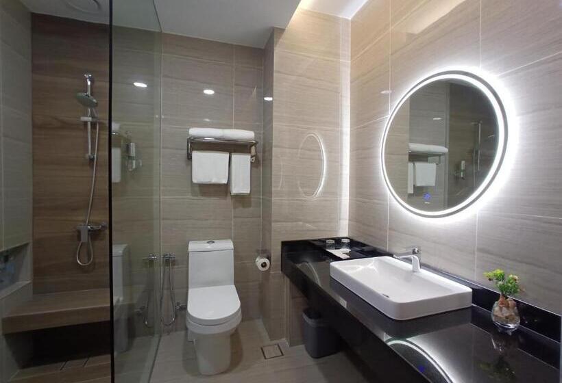 اتاق لوکس با چشمانداز شهر, Pacific Regency Beach Resort Port Dickson