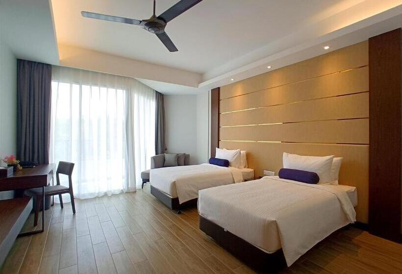 غرفة ديلوكس ذات إطلالة جانبية على البحر, Pacific Regency Beach Resort Port Dickson