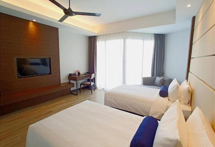 اتاق لوکس با چشمانداز دریا, Pacific Regency Beach Resort Port Dickson