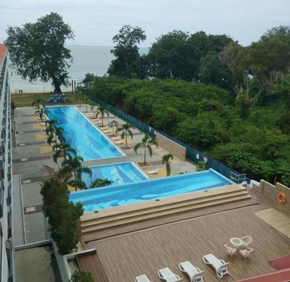 جناح عائلي, Pacific Regency Beach Resort Port Dickson