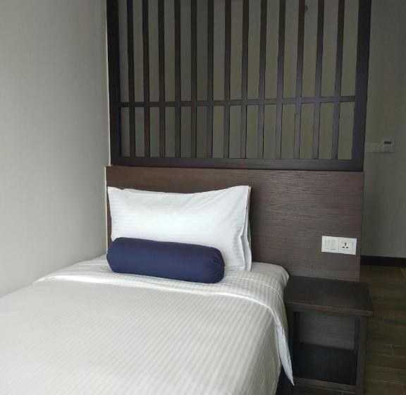 سوییت خانوادگی, Pacific Regency Beach Resort Port Dickson