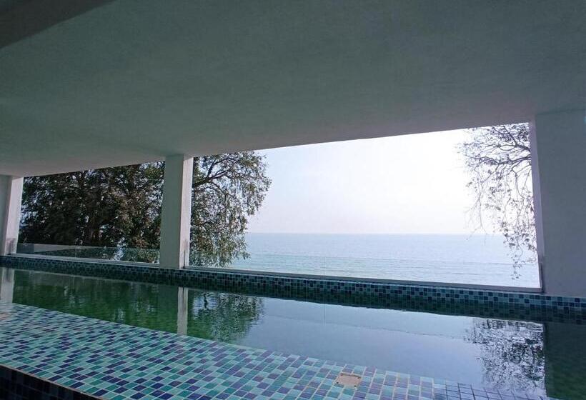 جناح, Pacific Regency Beach Resort Port Dickson